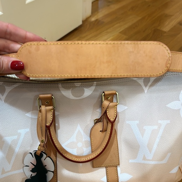 Authentic Louis Vuitton Keepall Bandouliere Gradient Pastel - Picture 9 of 16